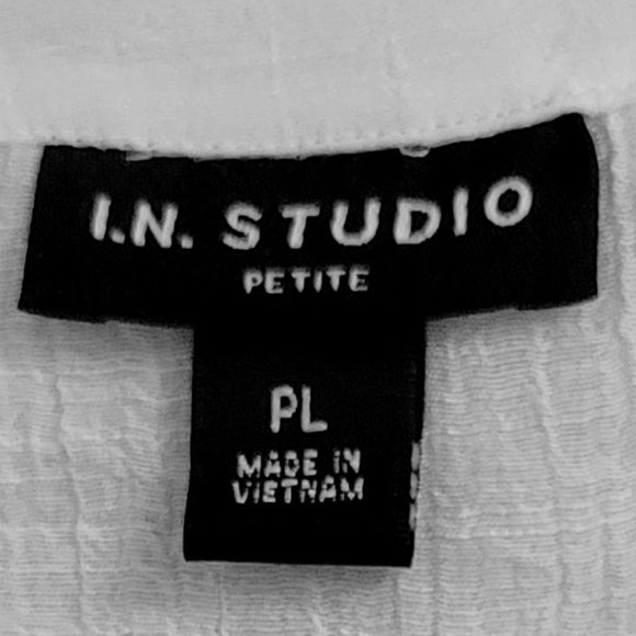 I.N. STUDIO  Gauzy White Button Down Blouse with Pockets & Shirttail Hem, Sz PL - Picture 10 of 11